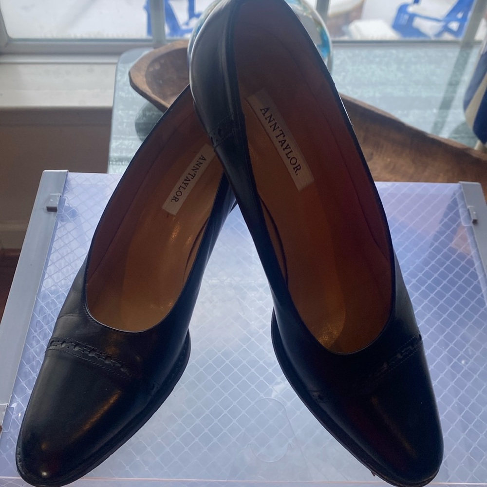 Vintage Ann Taylor leather pumps size 8, made in Italy
